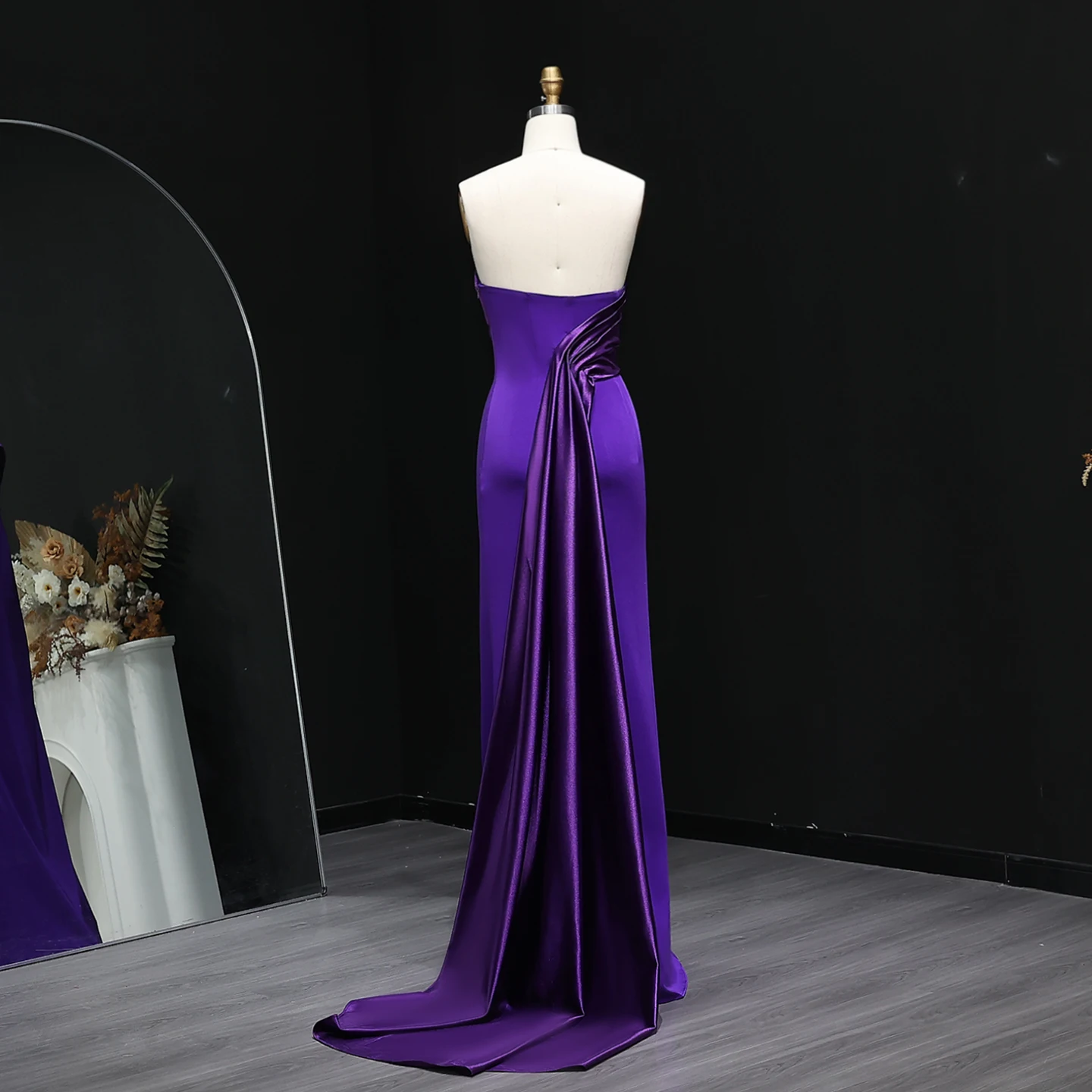 샤론은 트레인이 있는 퍼플 새틴 머메이드 이브닝 드레스, 티어드 모던 여성 웨딩 파티 가운 SF064 맞춤 제작이라고 말했습니다.