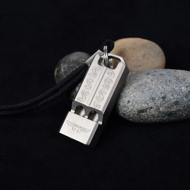 apito-de-emergencia-em-liga-de-titanio-de-alto-decibel-com-cordao-e-chaveiro-para-caminhadas-ao-ar-livre-camping-pesca-e-navegacao