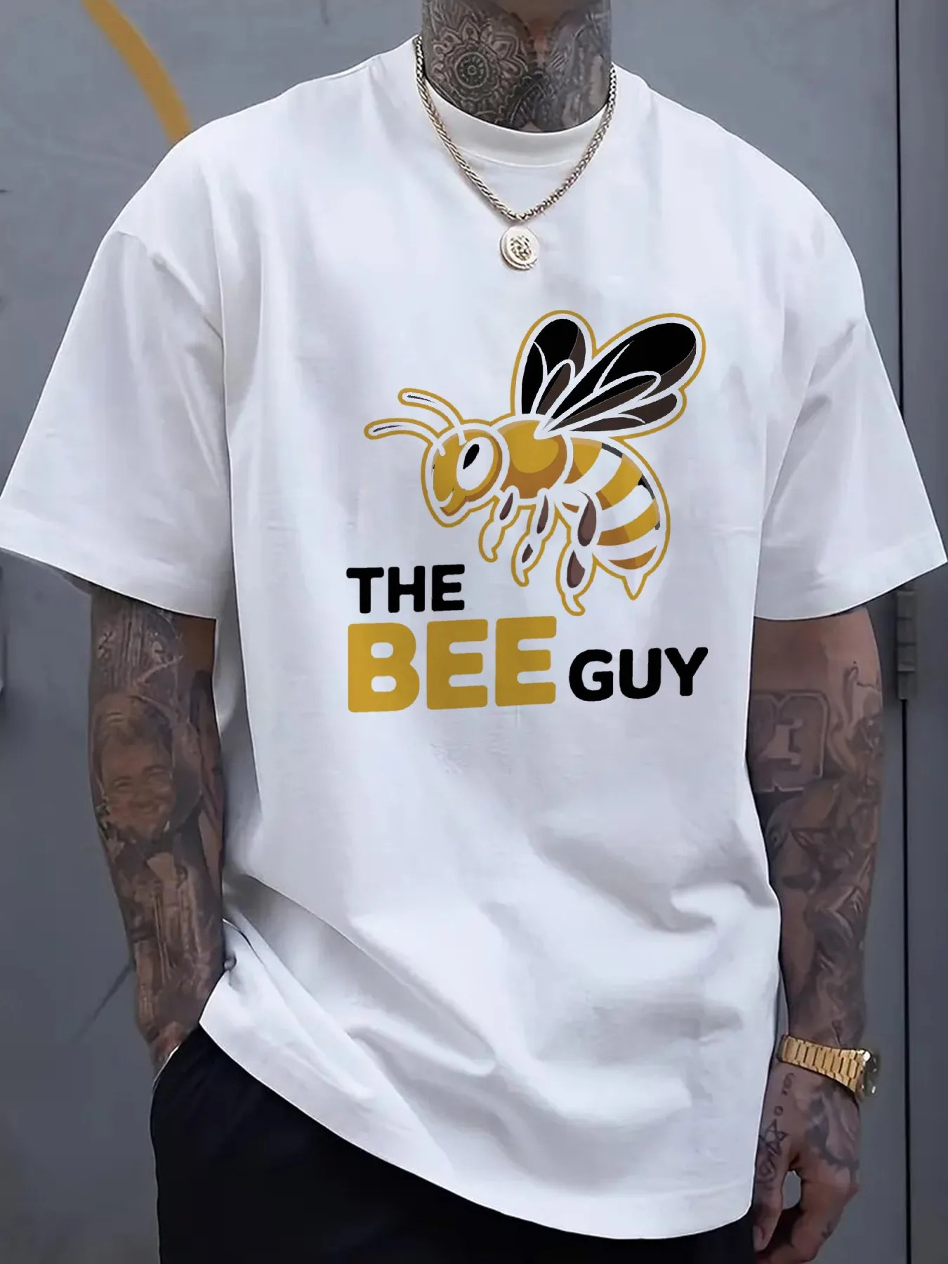 

Мужская повседневная футболка с рисунком, черная футболка The Bee Guy Bold Yellow Text Bee Design из чистого хлопка с короткими рукавами и круглым вырезом