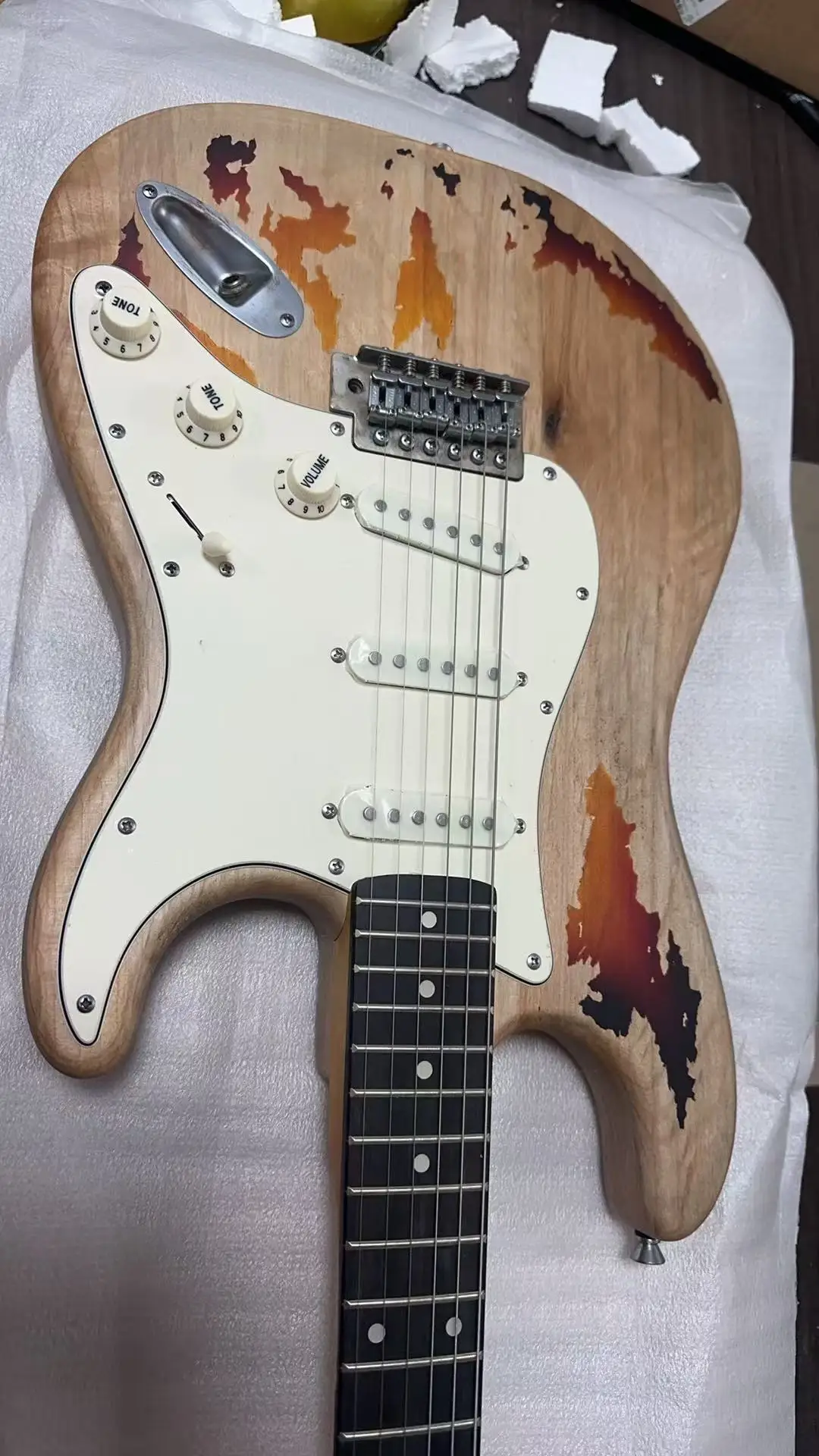 2026 Hot Sale Guitar Rosewood Neck Material High-quality Guitar  21 Tone