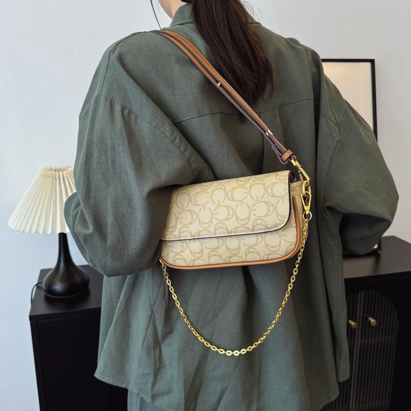 

Famous Designer Leather Messenger Bag, Women's Elegant Crossbody Bag, Luxury Handbags Popular Classic Collection