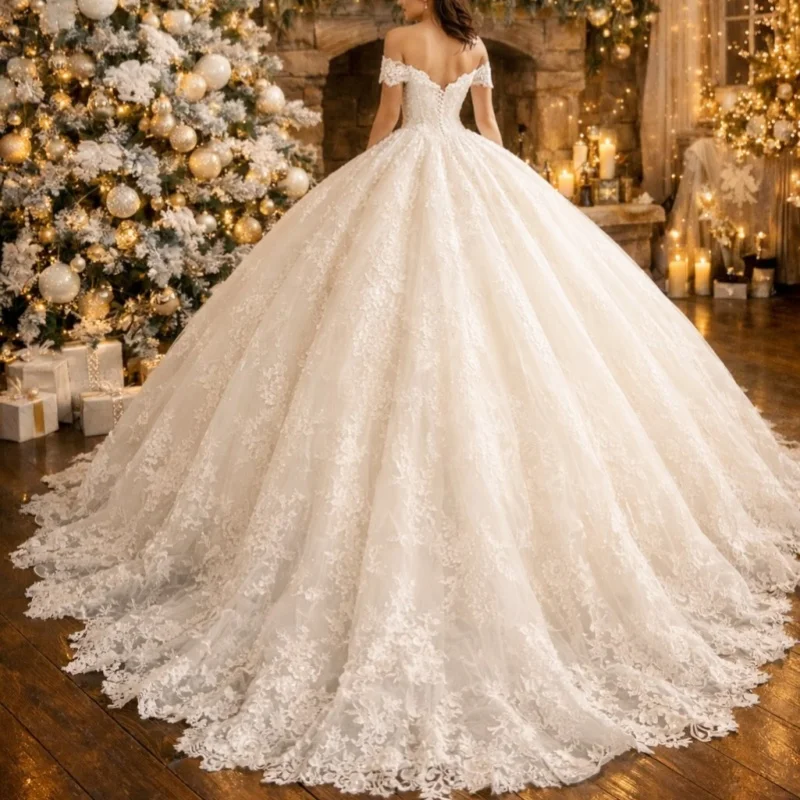 ชุดแต่งงานทรงบอลกาวน์สีงาช้างสุดหรูแบบสั่งตัด พร้อมชายกระโปรงยาว ผ้าทูลล์ คริสตัล ดอกไม้ลูกไม้ 3 มิติ ประดับด้วยลูกปัดและงานปัก