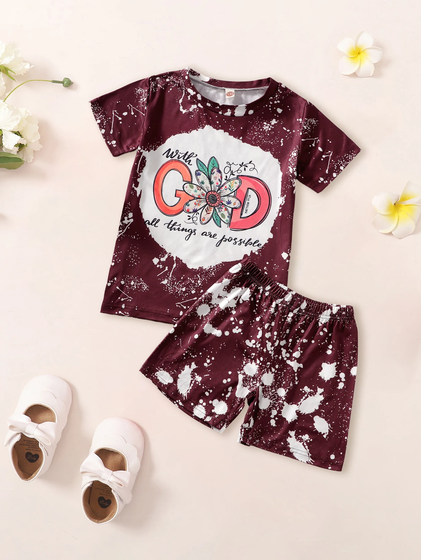 Conjunto de manga corta (camiseta + pantalones cortos) Fondo rojo vino Textura de salpicaduras blancas Conjunto informal cómodo de dos piezas para hombres