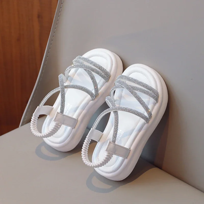 Sandali per ragazze estate cinturino con strass di lusso per bambini scarpe da spiaggia causali moda fondo spesso sandali da principessa per bambini