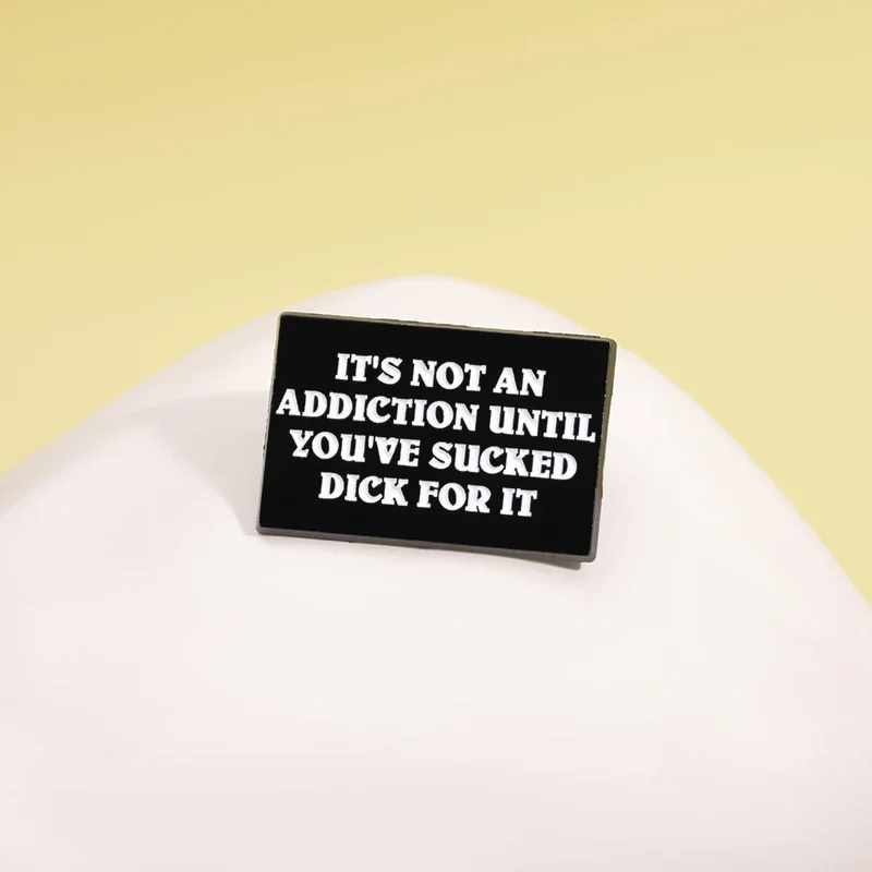 مضحك إدمان المخدرات يقتبس دبابيس المينا ، انها ليست الإدمان حتى كنت قد امتص ديك المعادن بروش طية صدر السترة شارة هدية