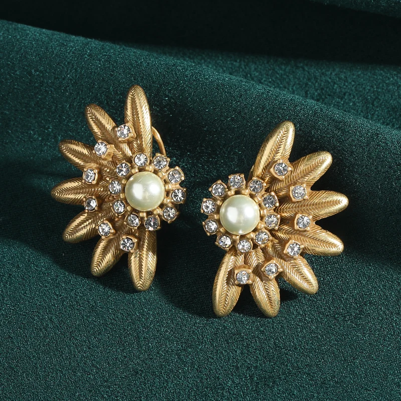

Vintage Half Daisy Flower Earrings Woman Pearl Rhinestones Antique Jewelry Accessories Gold Color Korean Fashion Outfit 2025