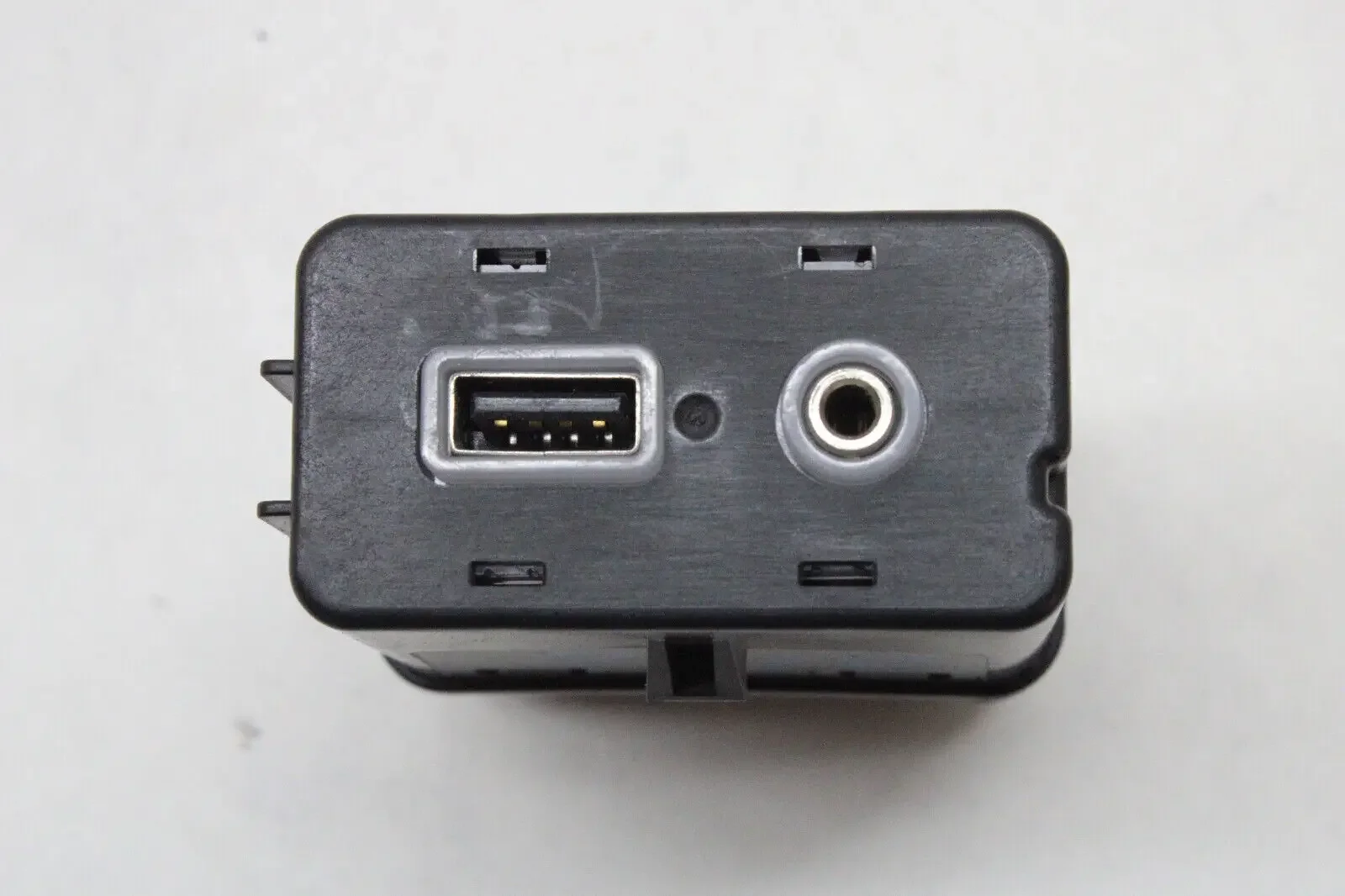 Churysler pificaに適合するUSBポートアダプター,限定版,68229840aa