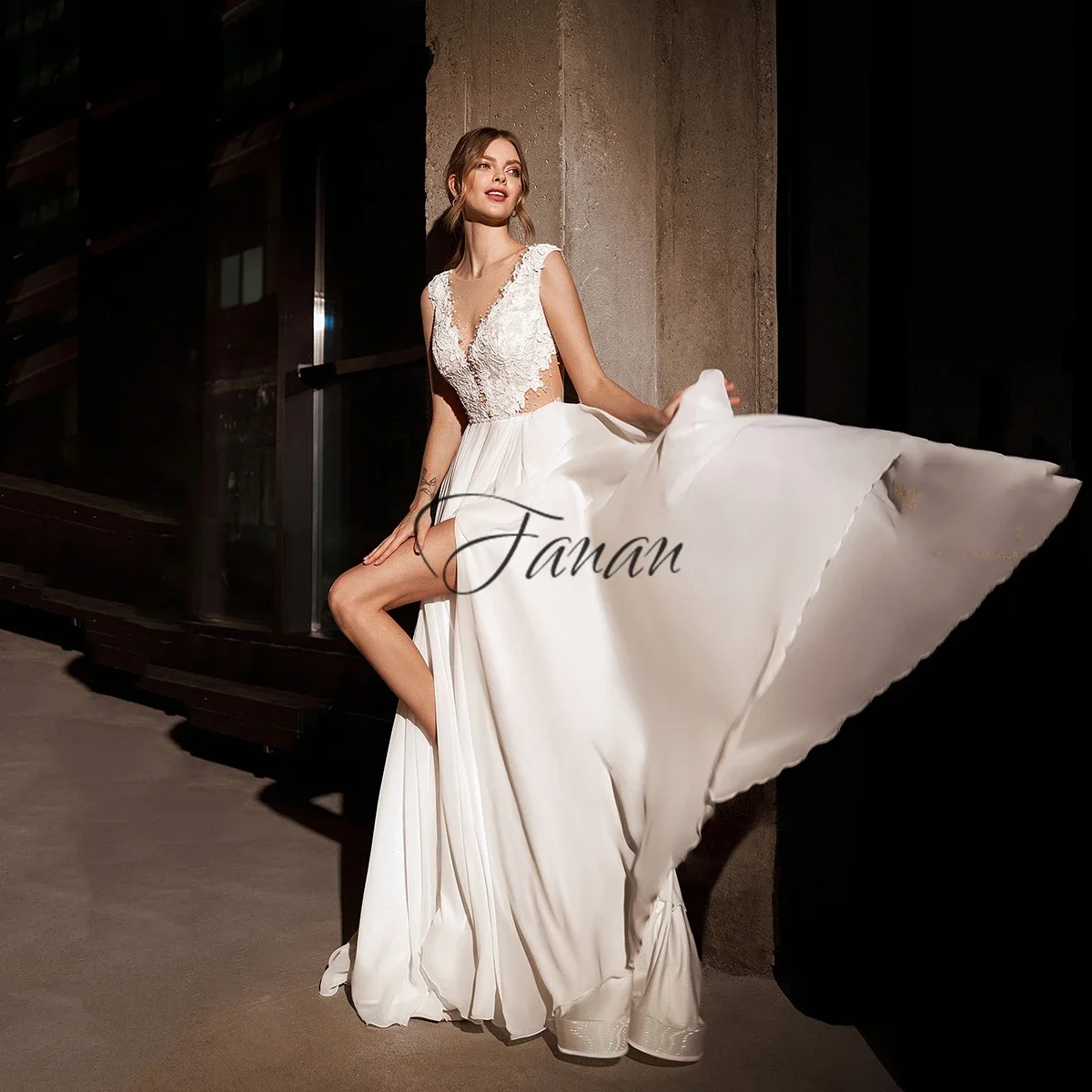 

Elegant V-Neck Wedding Dress Brush Train Sexy High Slit Appliques Beading Bride Dresses Illusion Pleated Backless abito da sposa