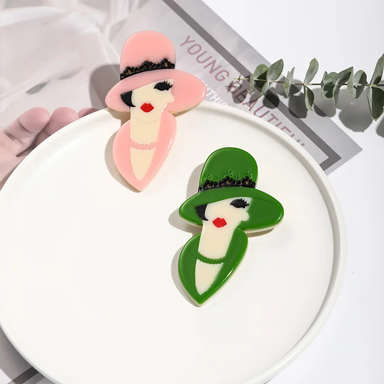 DIY accessories New cartoon light luxury acrylic brooch, fashion temperament anti-light accessories, women's niche original beau