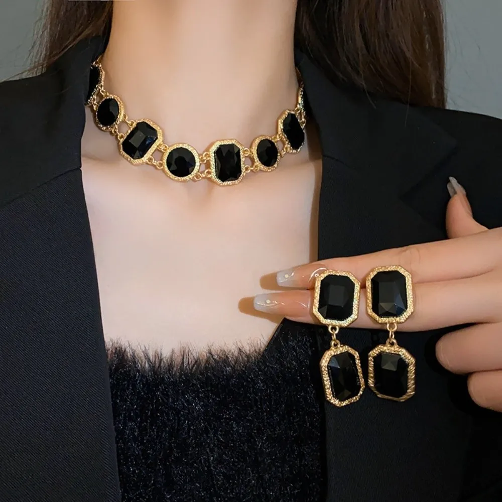 

Square Circular Black Geometric Necklace Collarbone Chain Copper Retro Black Earrings Crystal Black Dark Style Neck Chain Lady