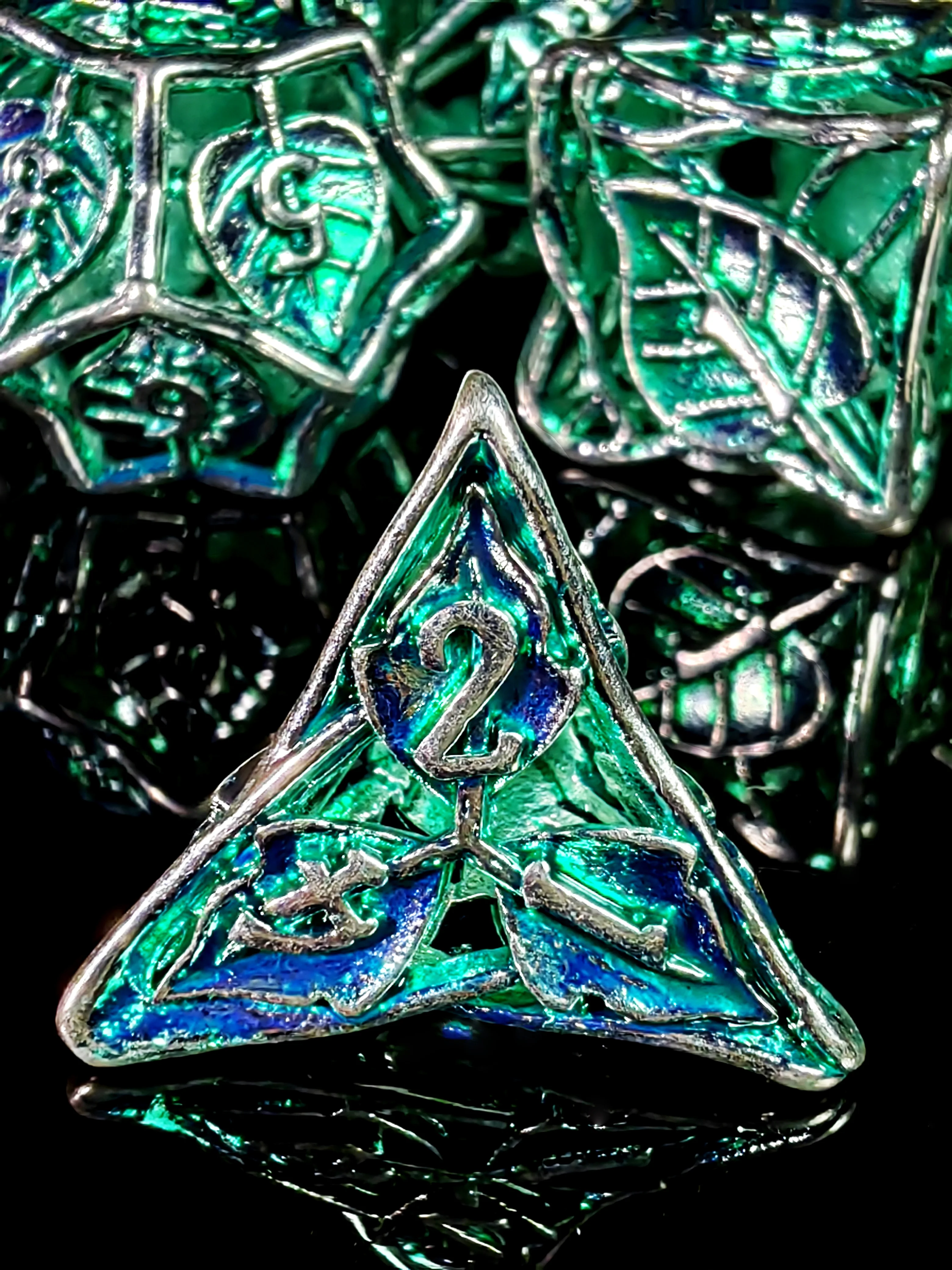 DnD ダイスセット - リーフパターンの亜鉛合金メタルダイス 7 個、グリーンベースシルバーナンバー RPG、ダンジョンズ&ドラゴンズ用