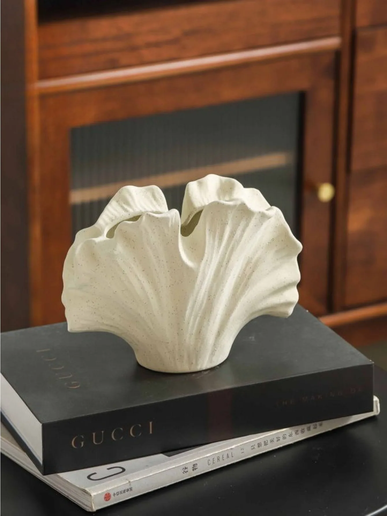 Ceramic Leaf Shaped Flower Vase Nordic Retro Homestay Living Room Vase Desktop Ornament Dry and Wet Flower Bottle Home Decor