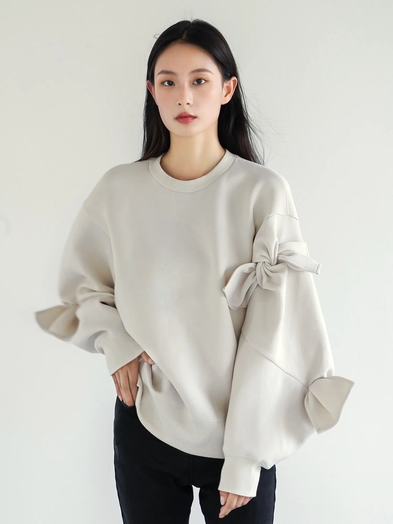 

New 2023 Autumn and Winter Air Layer New Design Sense Niche Bow Loose Sweater 0909