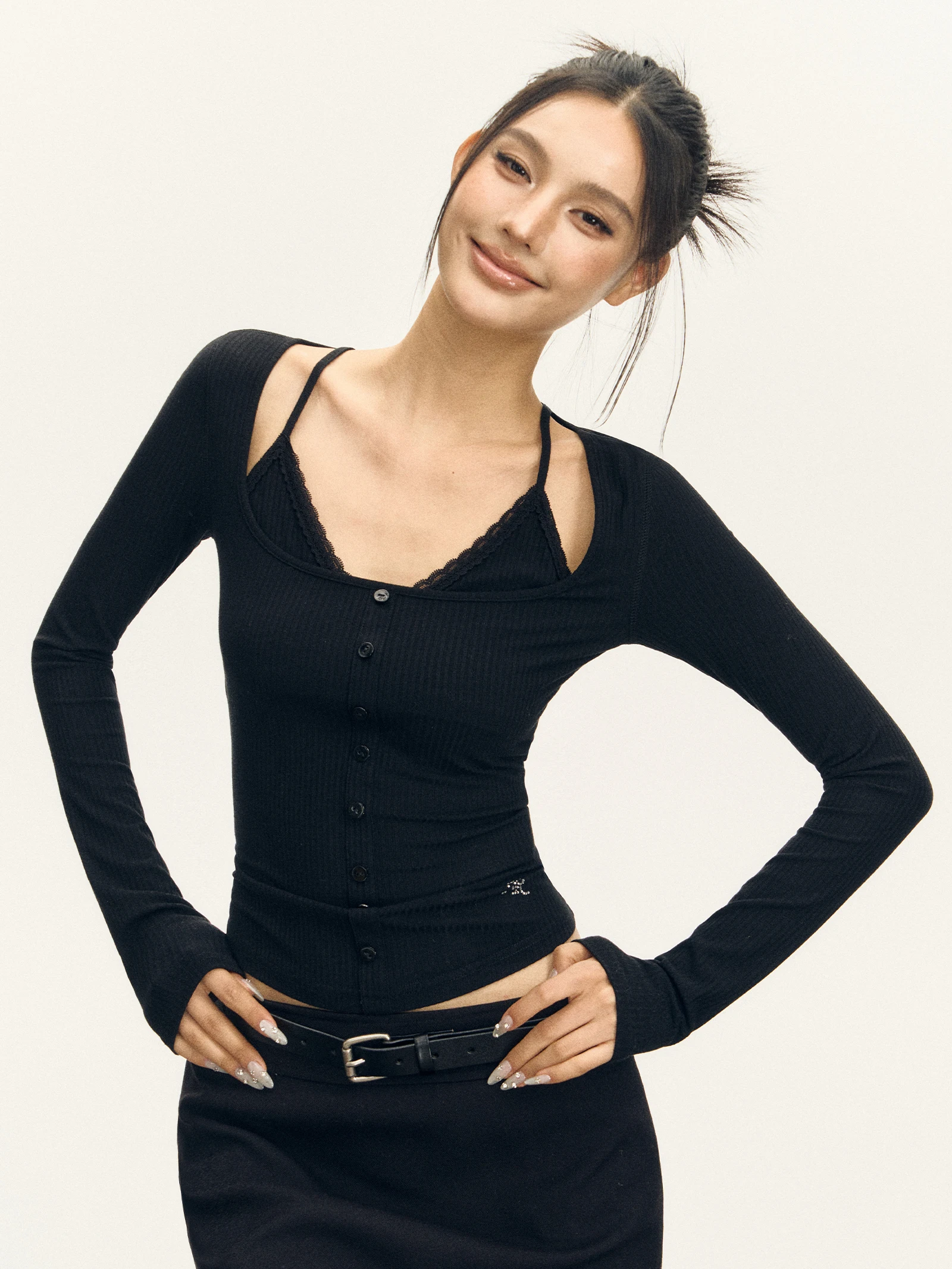 เสื้อยืดผู้หญิงทรงสลิมฟิต สไตล์เรโทร อเมริกัน สีพื้น แฟชั่นสตรีท ฤดูใบไม้ร่วง รุ่นใหม่ล่าสุด