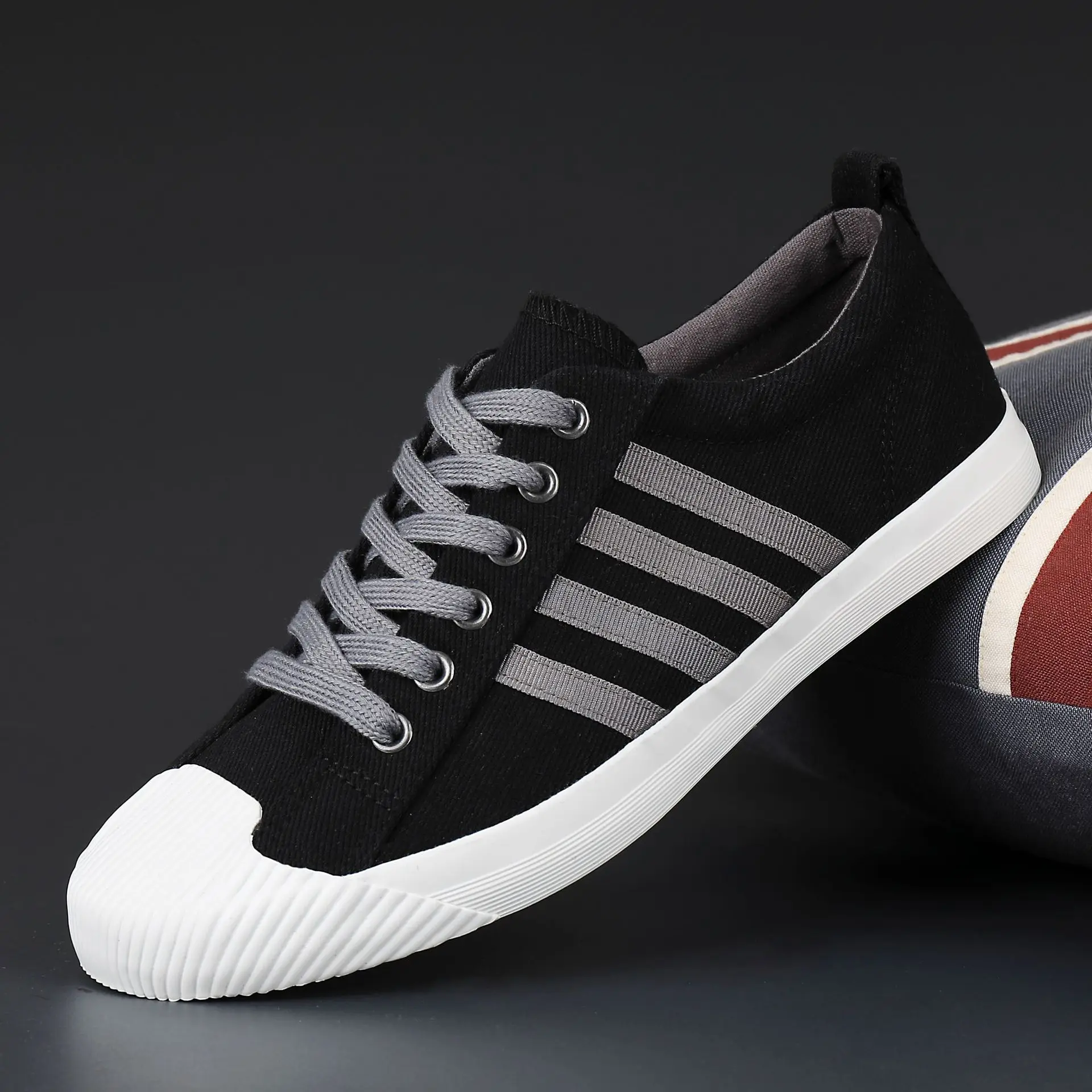 Vintage Canvas Shoes Men Breathable Casual Men Flat Shoes Fashion Men's Vulcanized Shoes Comfort Lace-up Canvas Sneakers