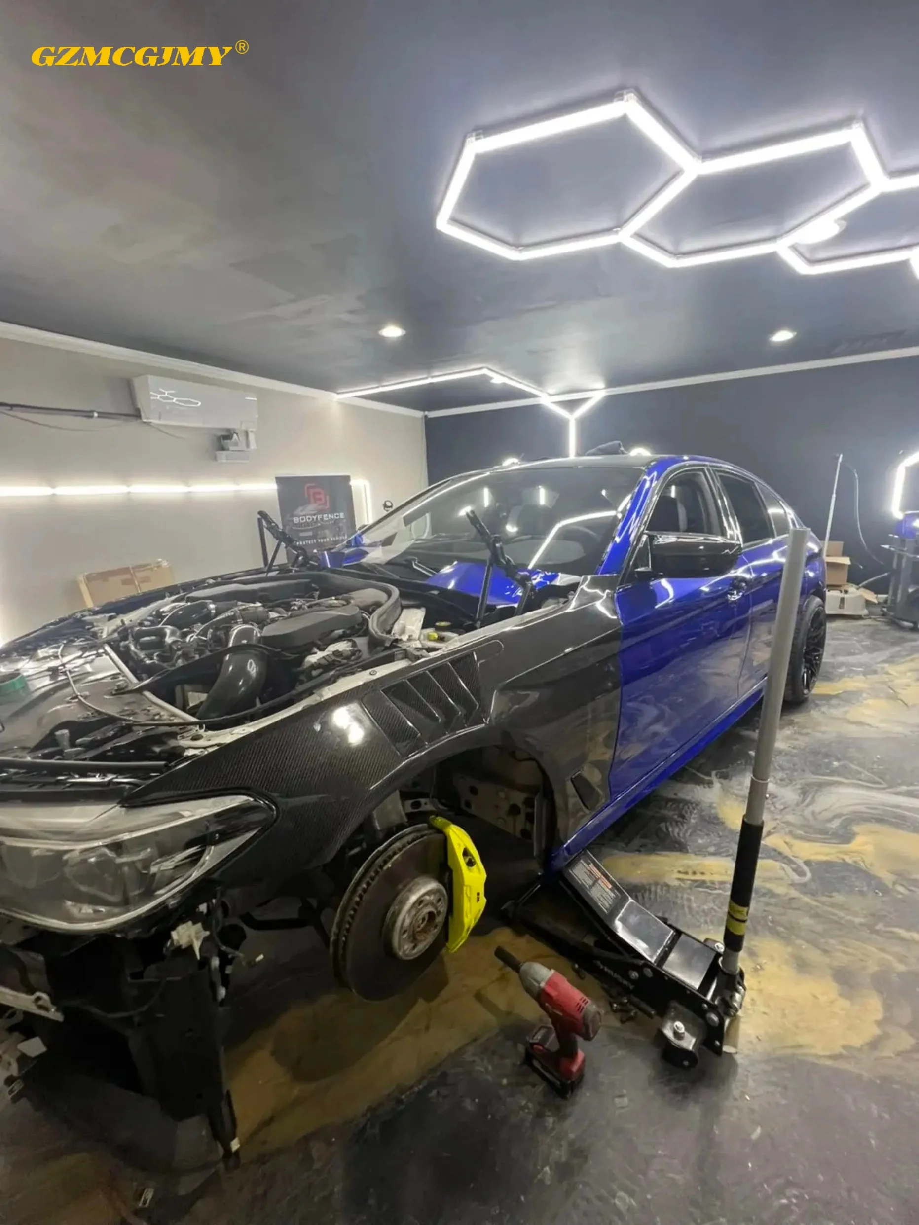 حاجز سيارة مخصص حصريًا لسيارة BMW 5 Series 540 I 530I 520I G30 من ألياف الكربون #6