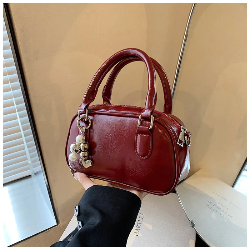 2024 New High-quality Shoulder Bag PU Material Chain Zipper Fashionable Crossbody Bag Soft and Niche Designer Handbag