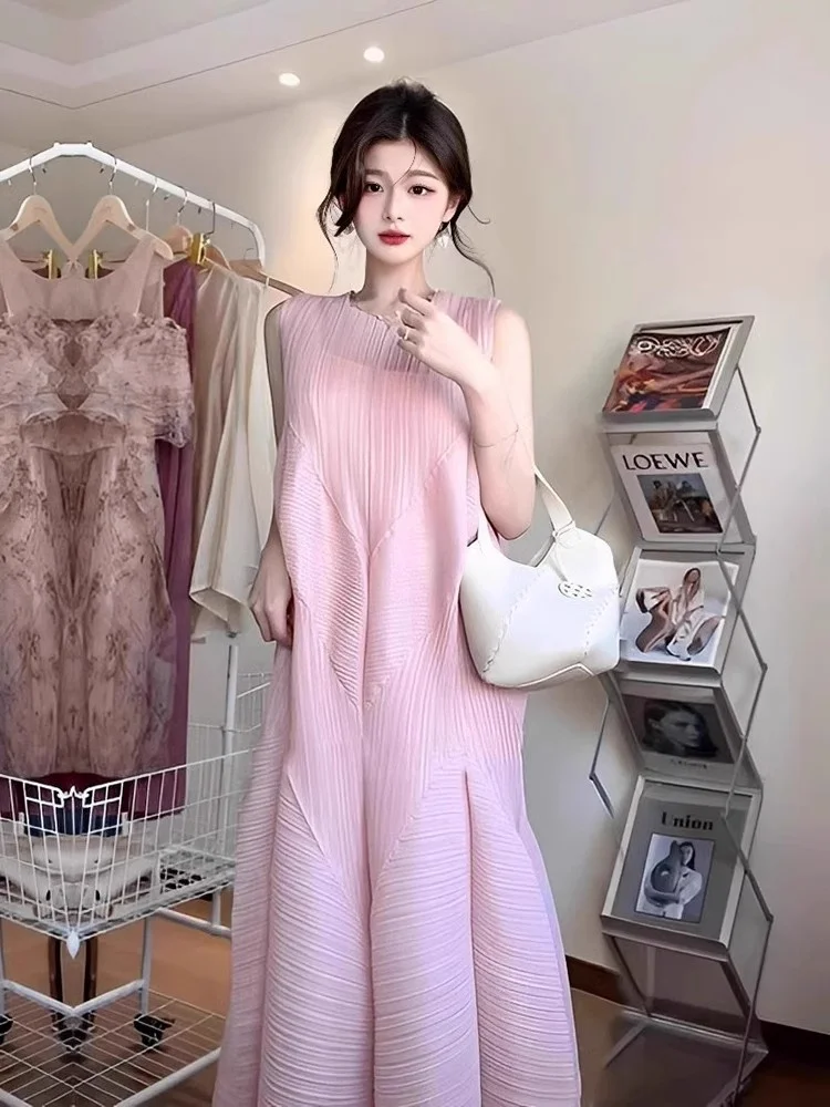 

Summer New Fashion Pure Color Versatile Sleeveless Flower Bud Skirt Design Sense Small Audience Pleated Dress Three Houses