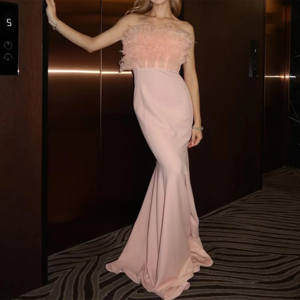 

Customized Strapless Evening Dresses Tiered Ruffles Backless Feathers Pink mermaid Prom Gown Modern Long Sweep Train Party Dress