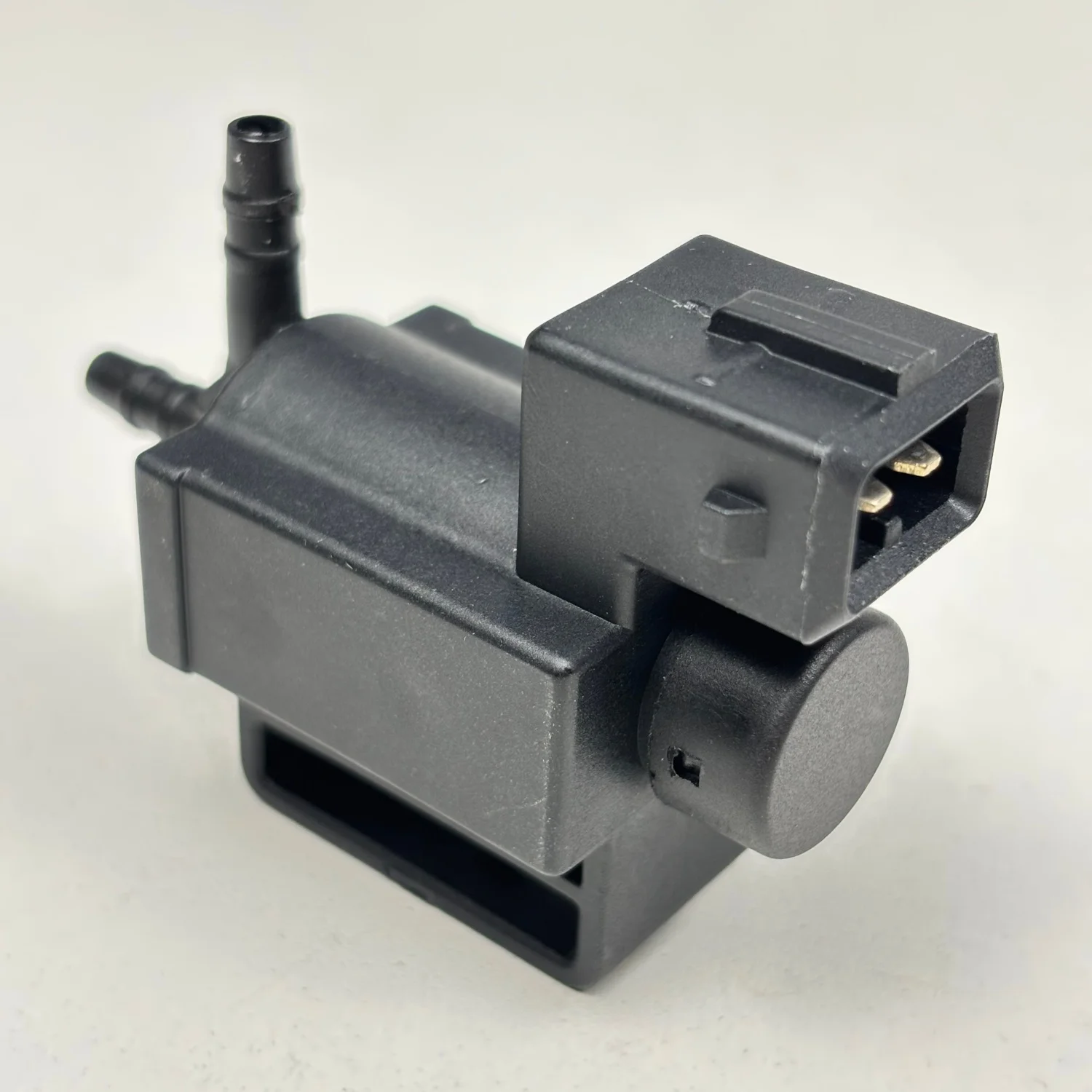 

Pressure Converter Exhaust Control Valve 077906283E For Audi A8 4D2 4D8 S8 99-02 Engine