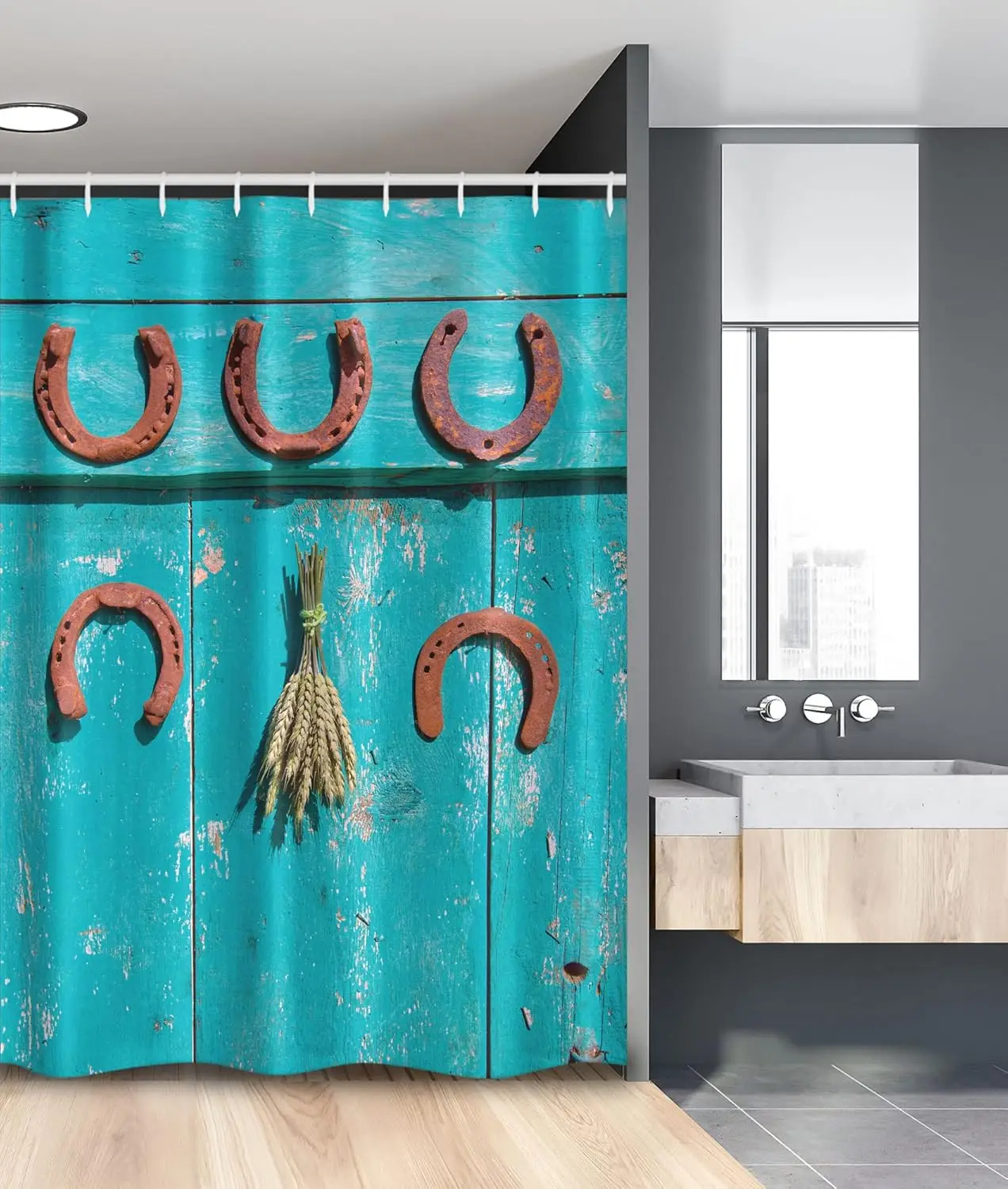 ウエスタンホースシューシャワーカーテン（フック付き）-–-ターコイズウッドに錆びた馬蹄5個と麦の束が描かれ、素朴な農場装飾