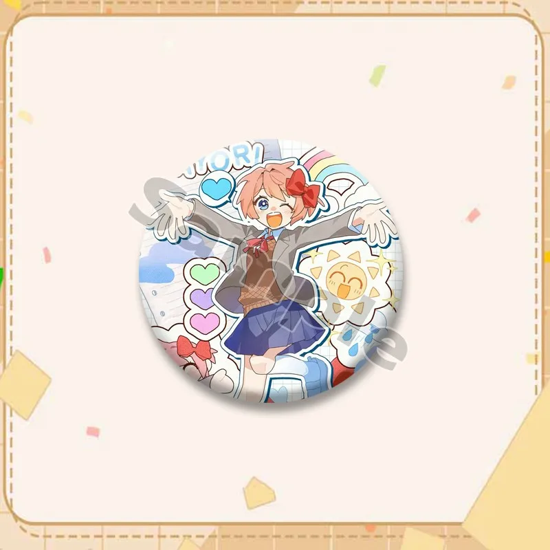 Cartoon-Spielfigur Sayori Anstecknadel Kawaii Anime-Mädchen Button-Pins Handgemachte Runde Schmuck-Brosche Sammlerstücke Geschenke – Detail 10