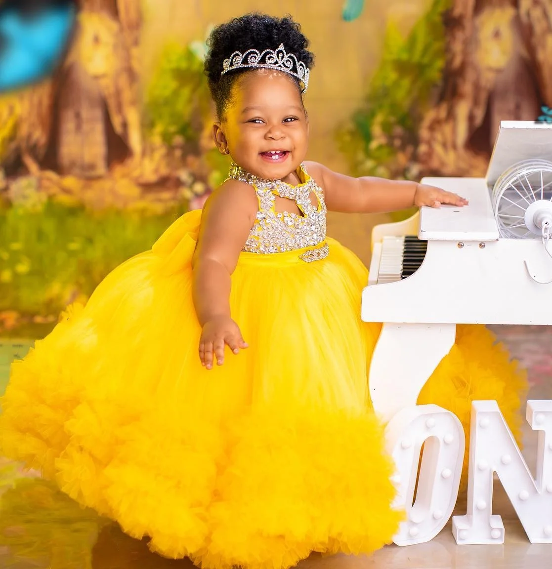 

Beaded Yellow Flower Girl Dresses Princess Ball Gown Ruffles Crystals Tulle Tiered First Birthday Party Dress