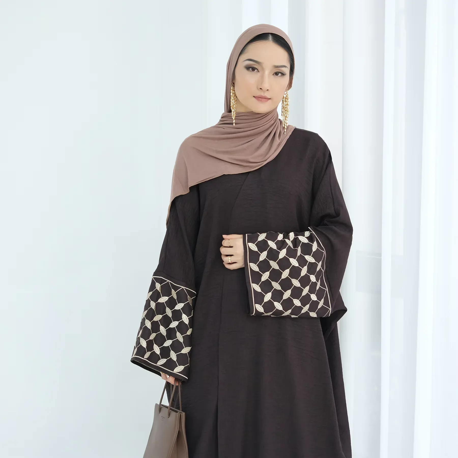 

2026 Embroidered Saudi Arabia Muslim Modest Cardigan for Women Eid Dubai Kimono Abaya Dress Luxury Islam Turkish Coat Clothing