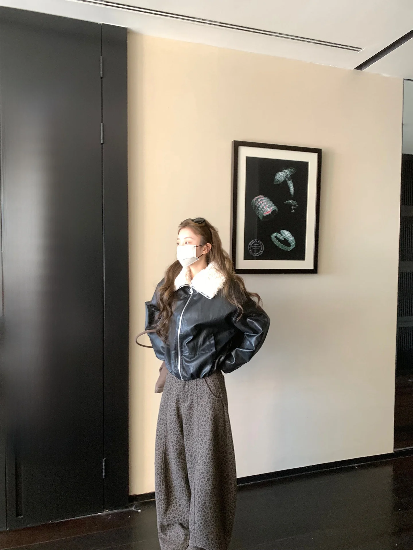 XXIIUU 2025年冬新作 ダブルカラー フェイクレザー裏地付き レディースロングコート 韓国風 スリープルーフィット ジップアップ...