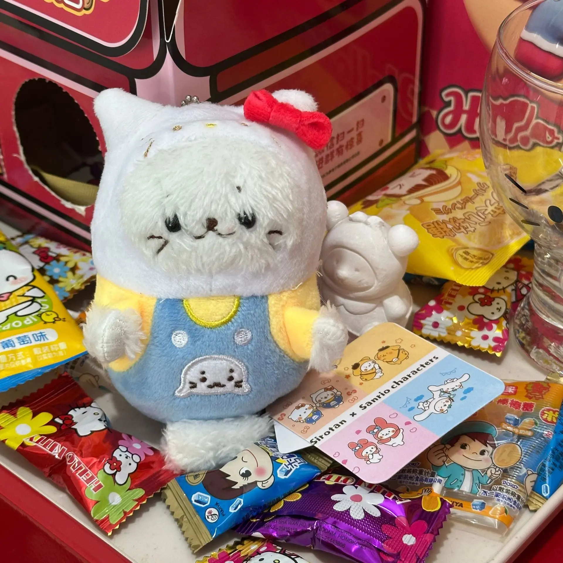 Breloczek z zawieszką Hello Kitty Mała Wydra, pluszowa zawieszka, kreskówkowa zawieszka do torby Hello Kitty, urocze akcesoria do przebierania