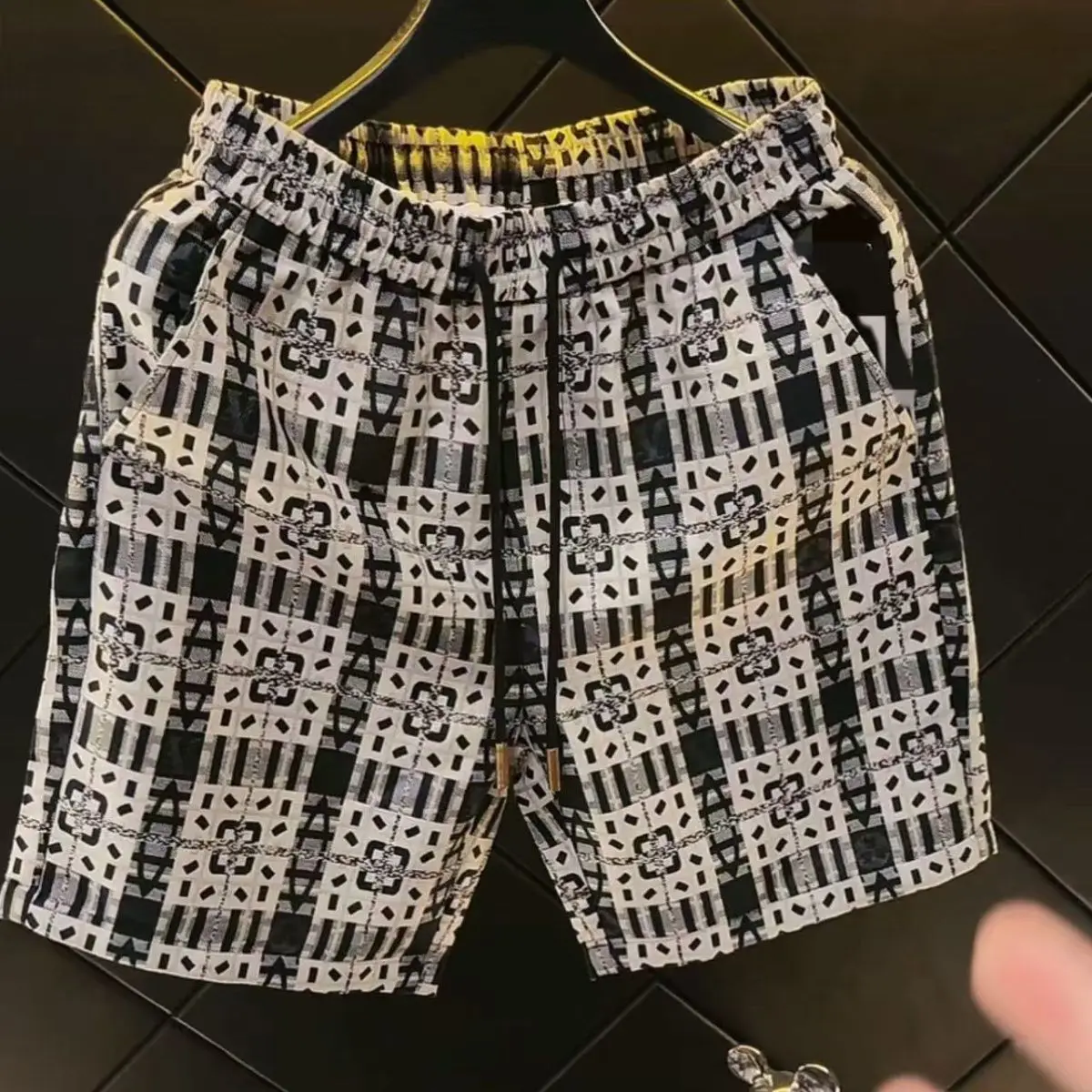 

Мужские летние новые популярные модные повседневные простые тонкие брюки с пятью точками, пляжные шорты, модные, универсальные