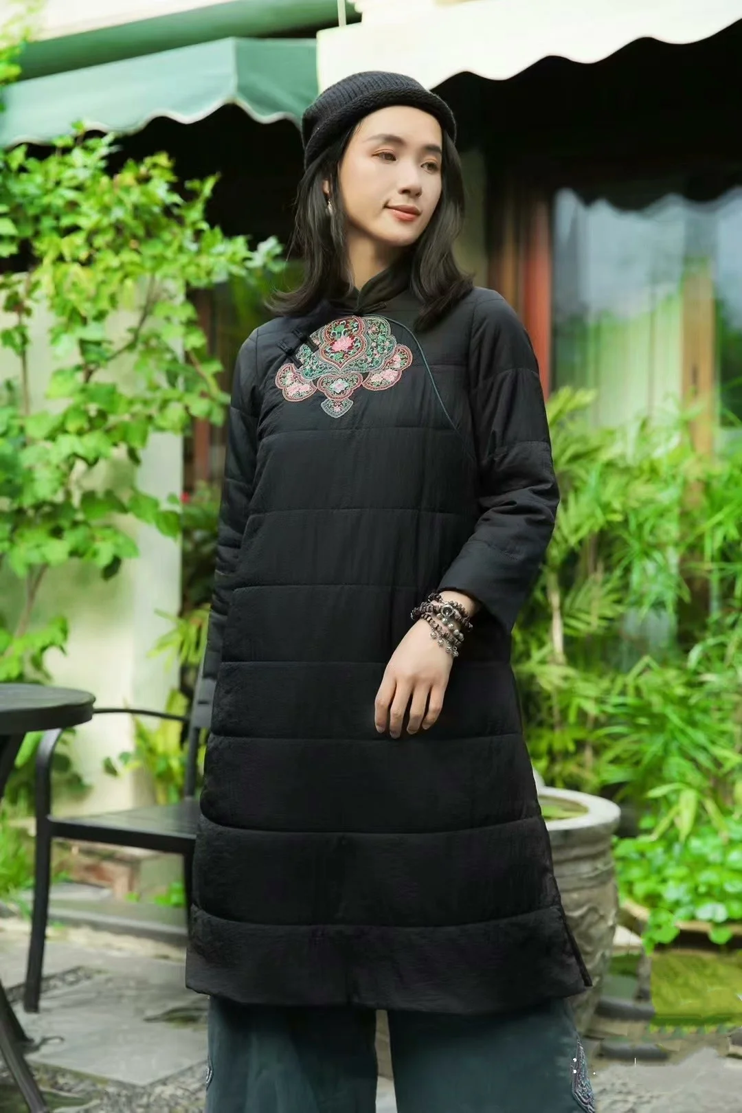 

Vintage woman clothes Winter embroidery warm quilted jacket black Lightweight jacket designer luxury long padding coat