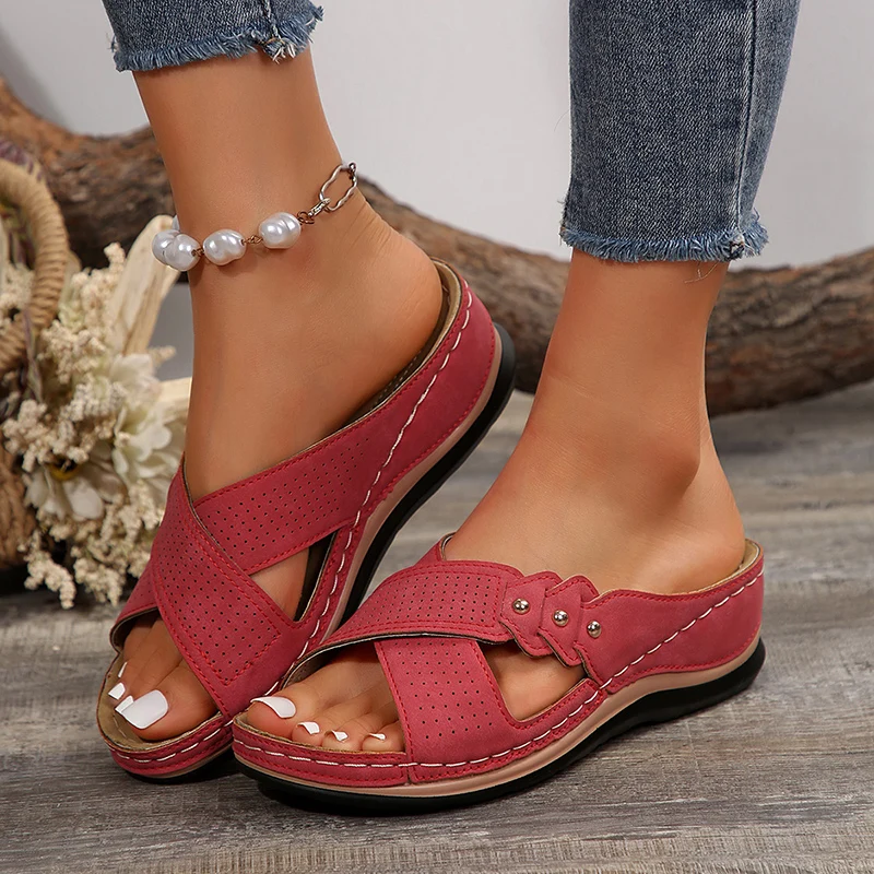 Fashion Rivet Platform Slippers Women 2024 Cross Strap Med Heel Slides Woman Light Thick Sole Non-Slip Beach Shoes Wedge Sandals