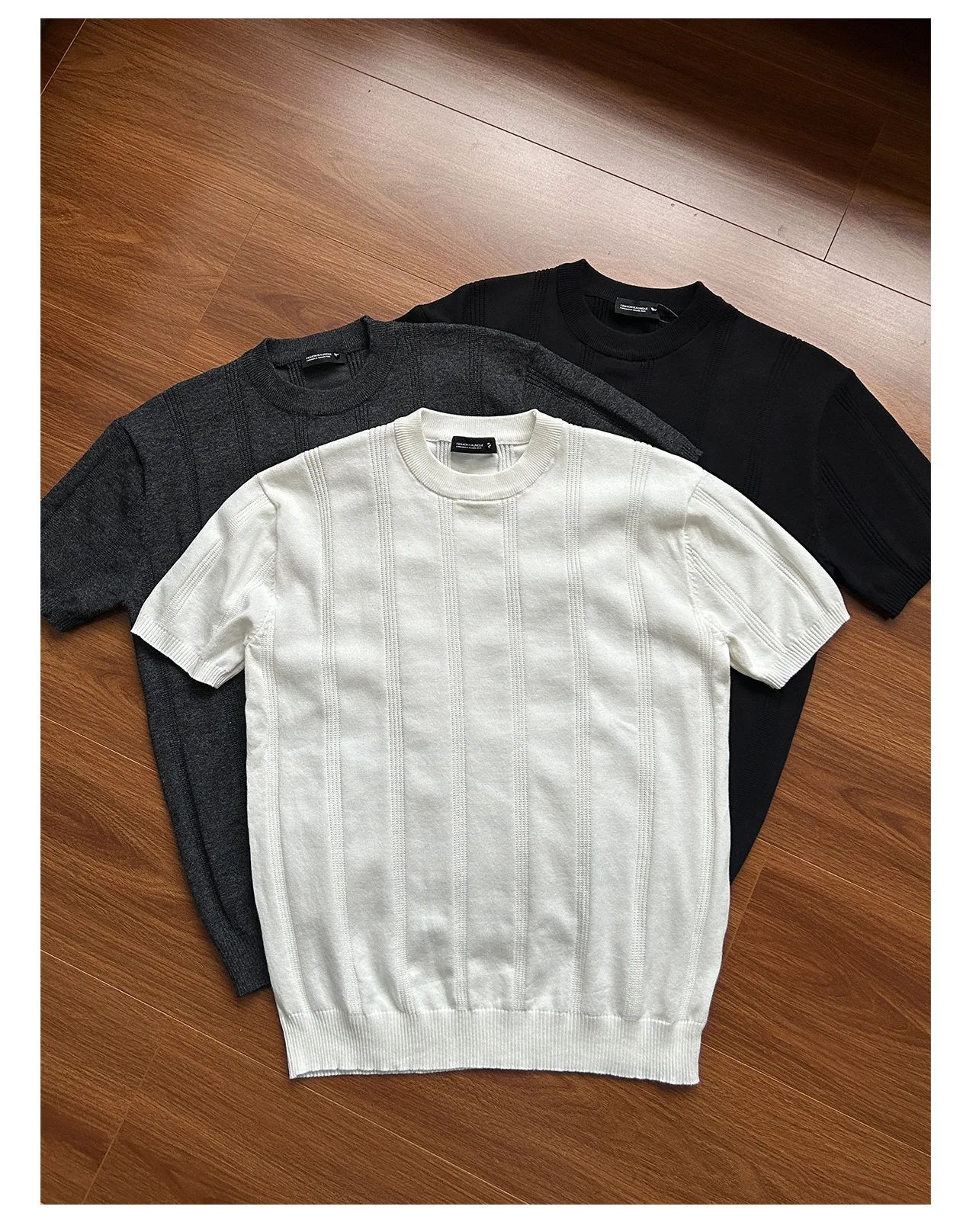 

Old Money Luxury Jacquard Vertical Stripe Textured Casual Solid Color Crew Neck Short Sleeve T-Shirt Knit Tee for Men and Women