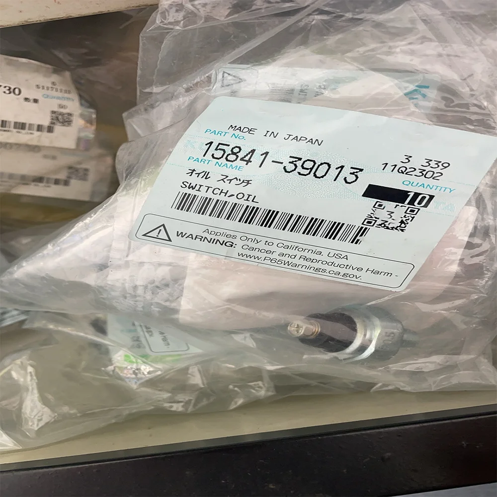 Sensor de interruptor de presión de aceite de motor 15841-3901 15841-39010 15841-39013 185246060 para Tractor Kubota 1584139010 1584139013