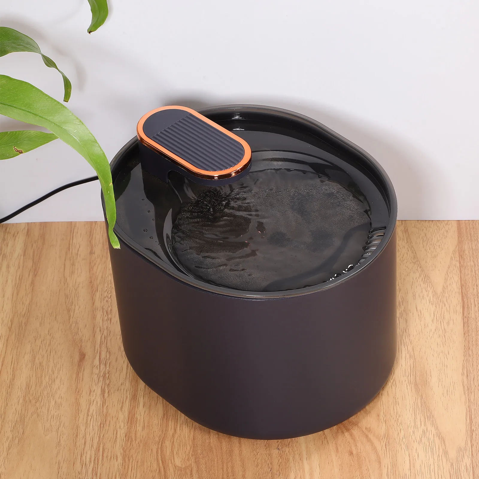 

Автоматический электрический фонтан-поилка для домашних животных (собак и кошек) с фильтром, бесшумным насосом и двойной фильтрацией для свежей воды