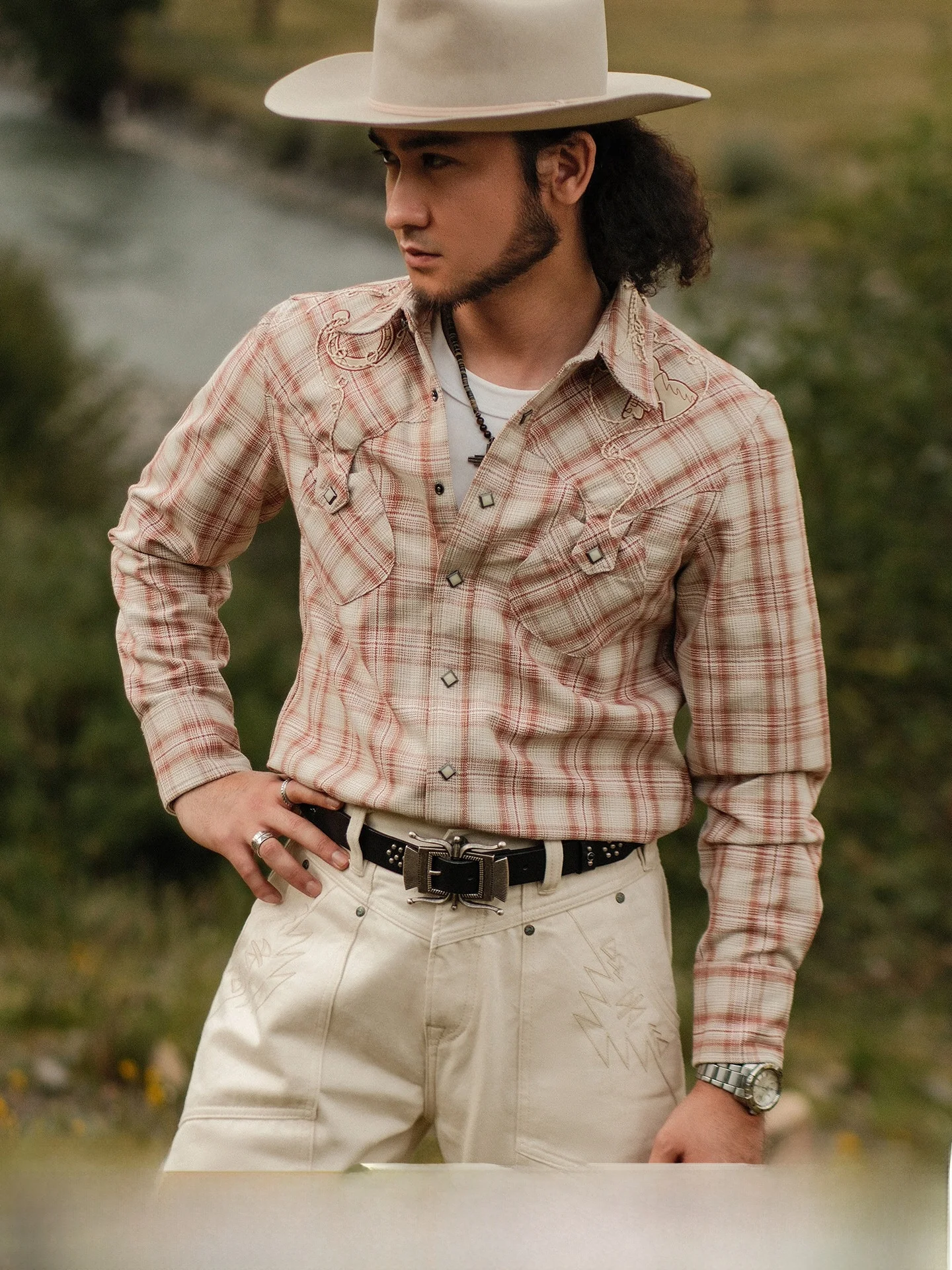 

Ретро западная серия irt Розовая клетчатая клейкая кожаная вышивка Узкая ширина Устойчивая к ношению Long Sve Youth Faion