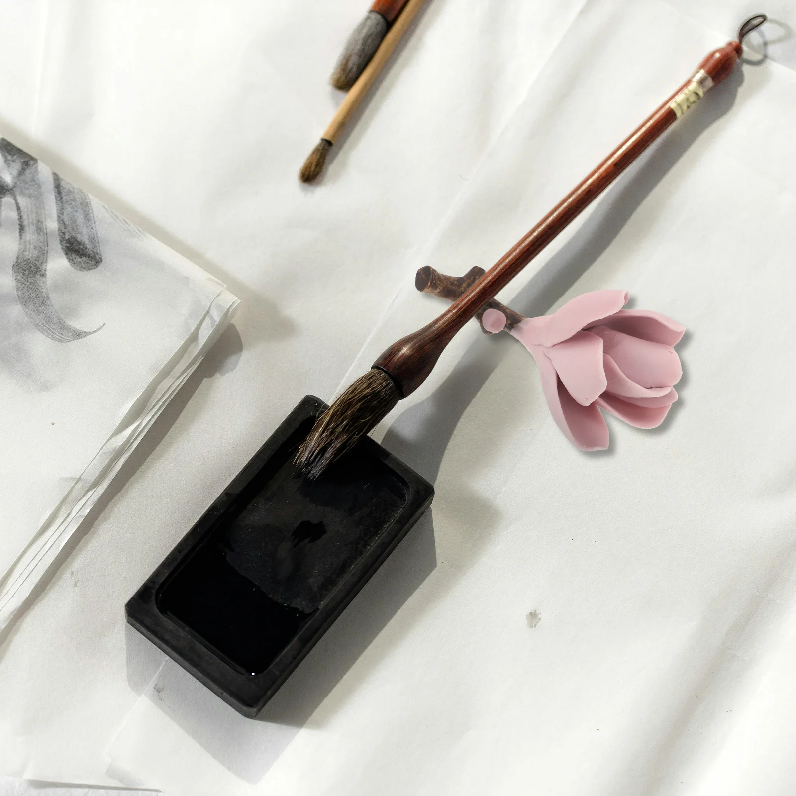 Portapenne per pennelli per calligrafia con fiori in ceramica Pratico poggia pennelli per pittura Decorazione creativa per desktop Portapenne in ceramica