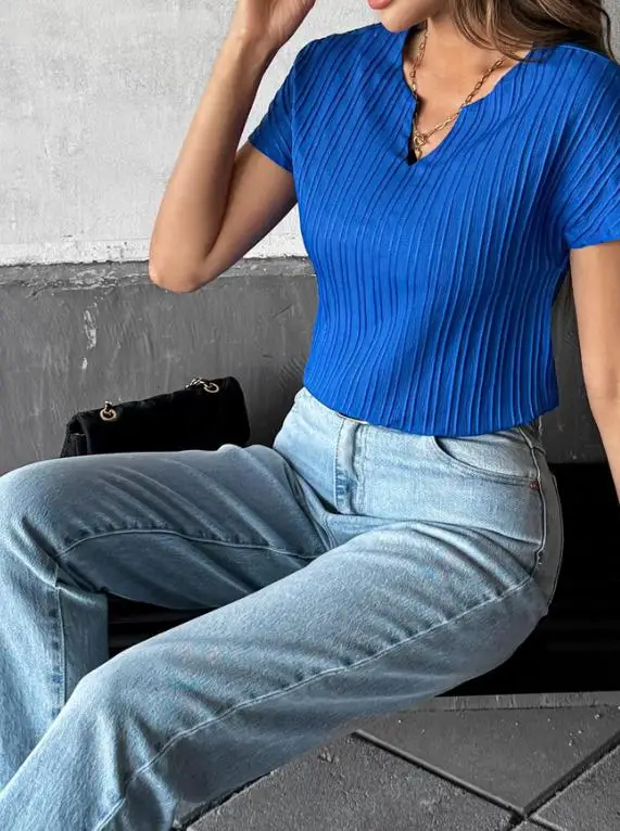 

Повседневная женская футболка, однотонная, с v-образным вырезом, в полоску, с текстурой, облегающая футболка с короткими рукавами, подходит для повседневной работы