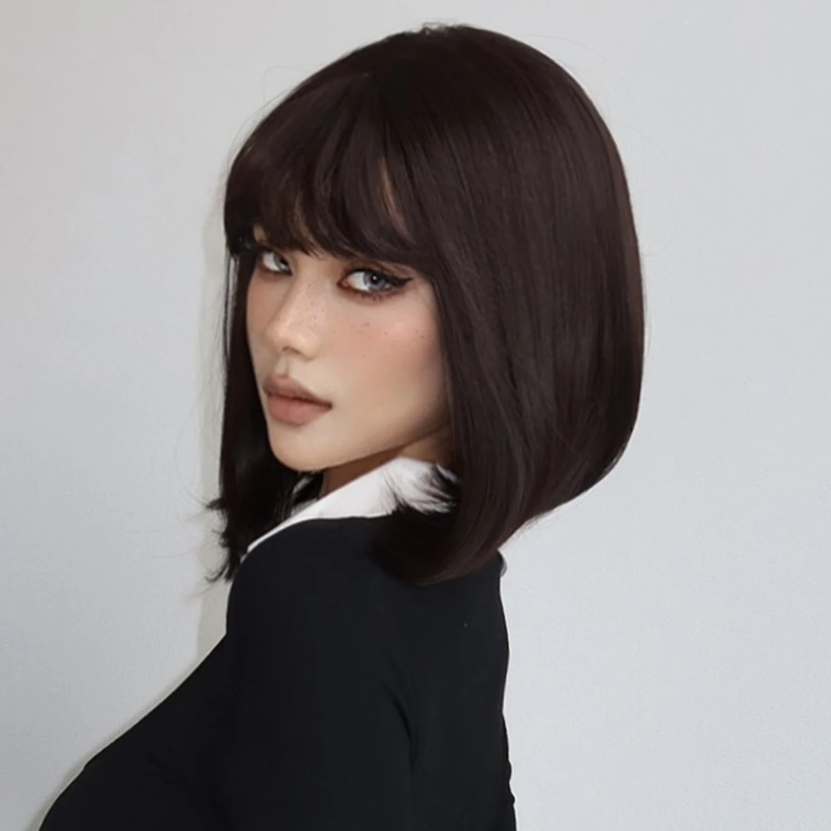 Short Straight Dark Brown Bob Wigs Synthetic Natural Wigs with Bangs for Women Daily Cosplay Use Heat Resistant Fiber Wigs