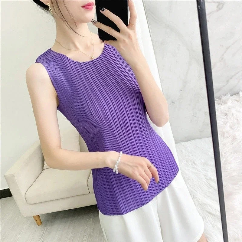 New Fashion Miyake Pleated Female Original Elastic Loose Sleeveless Bottoming Vest Bottoming Wearing Round Neck Beautiful Vest
