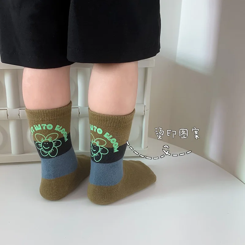 1-8Year 3 Pairs 2022 spring new color-blocking vertical line socks printing alphabet boy socks