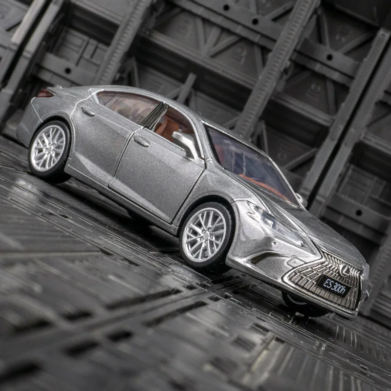 1:35 simulation Lexus ES300h alloy car model doors can be opened  rich details, fine workmanship, and good quality view 3