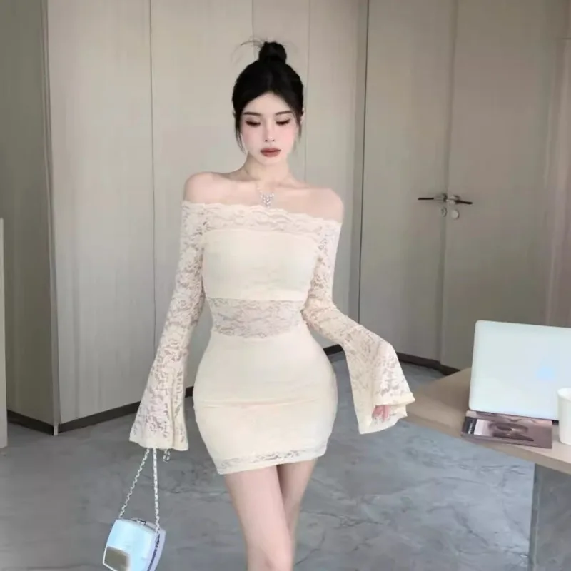 فستان دانتيل بكتف واحد للنساء خريفي نمط جديد مثير تنورة قصيرة معانقة الورك