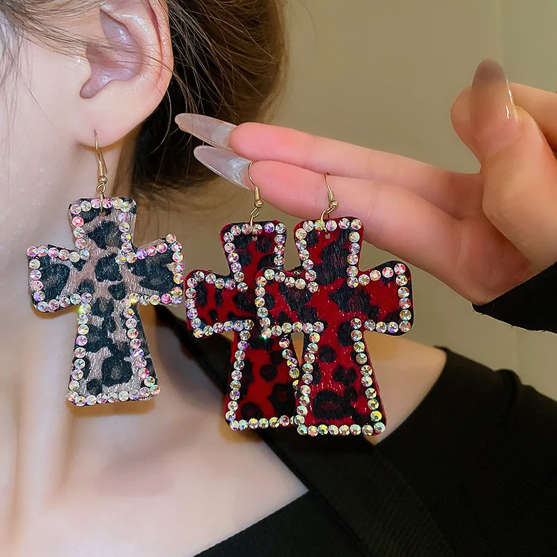 Y2K Shiny Crystal Pink Leopard Print Cross Hoop Earrings Sexy Charm Earring Accessorie Vintage Goth Jewelry Accessories Punk