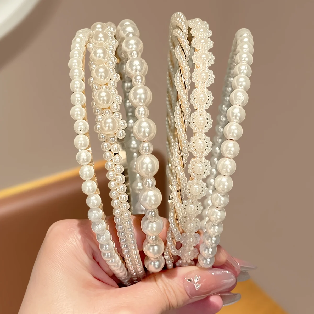 

6-Piece Set of Random Styles of Pearl Braided Hairbands, Summer High-End Headbands for Women, New Super Fairy Face-Washing Hair Accessories, Holiday Dress-Up Headwear, Birthday Gift Items