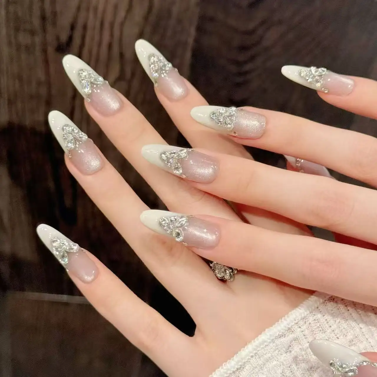 10 stuks high-end Dit puur en elegant ontwerp beschikt over ijsheldere kattenogen en een oogverblindende driedimensionale hartvormige diamant