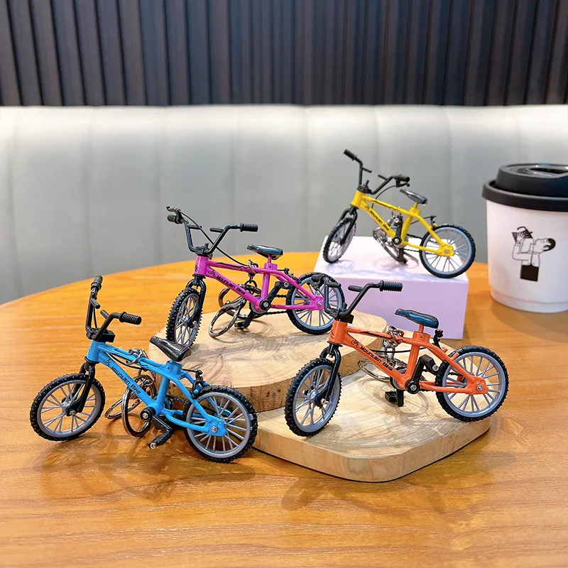 Mini Alloy Model Bicycle Keychain Retro Double Lever Bike Bag Pendent Key Chain Toy For Children Men Collector Souvenir Gift