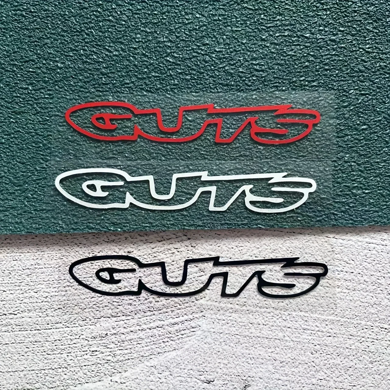 1 Stück GUTS Schriftzug Wasserdichter Vinyl-Aufkleber Universeller Aufkleber für Auto Motorrad Roller Fahrzeug Außendekoration Zubehör – Detail 2