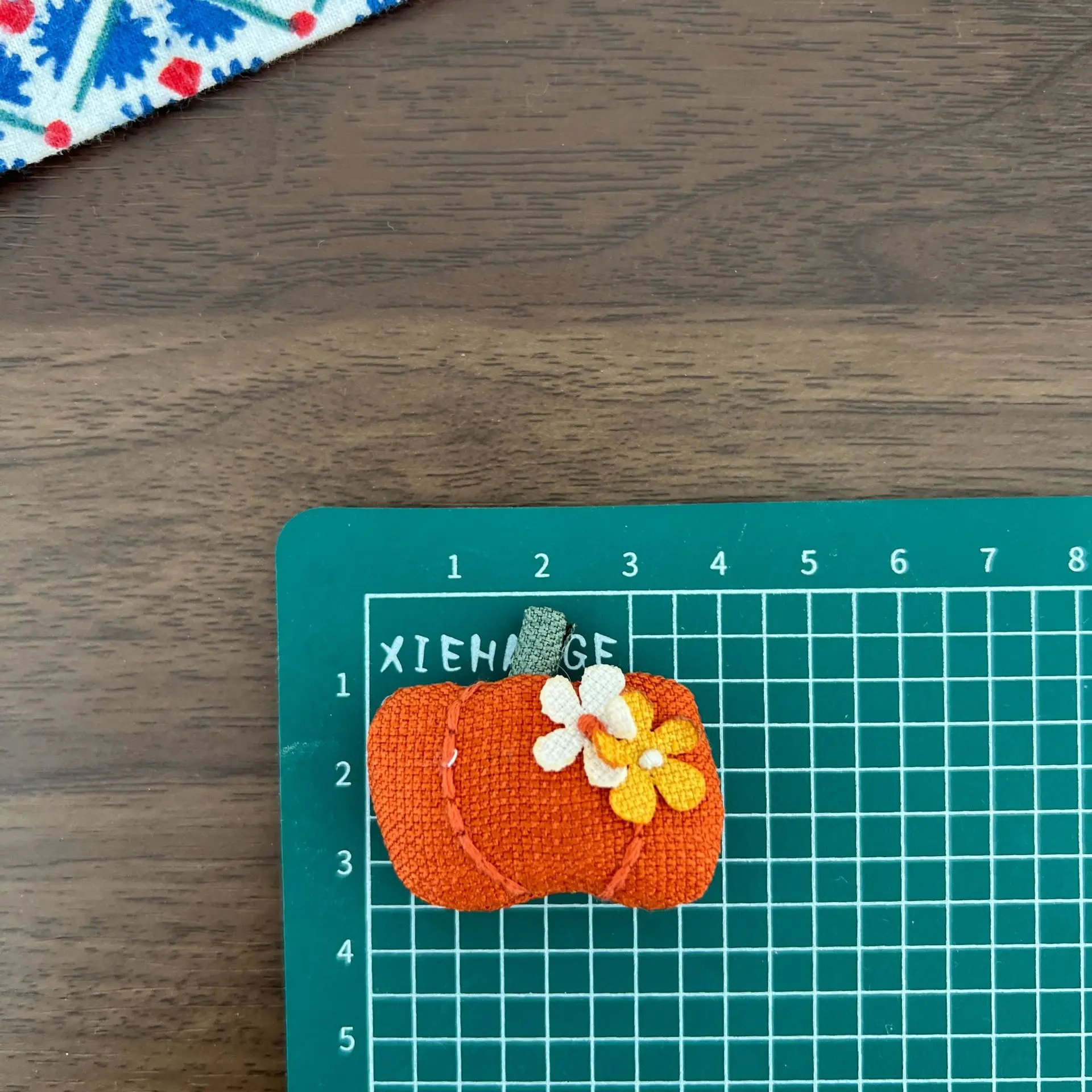 Brooch Pin Rustic Cartoon Pumpkin Cactus Plush Filled Fabric for Scarf Shoes Socks DIY Craft Material Lightweight